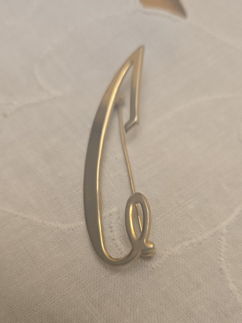 Silver Curved Ribbon Brooch - Elegant Women’s Jewelry